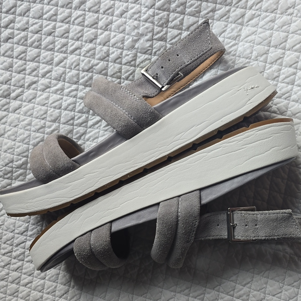 Ugg Lynden Suede Platform Shoes - Picture 7 of 12